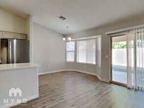 7922 W Whyman Ave in Phoenix, AZ - Foto de edificio - Building Photo