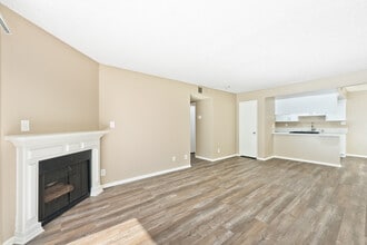 Belcourt Apartments in Ontario, CA - Foto de edificio - Interior Photo