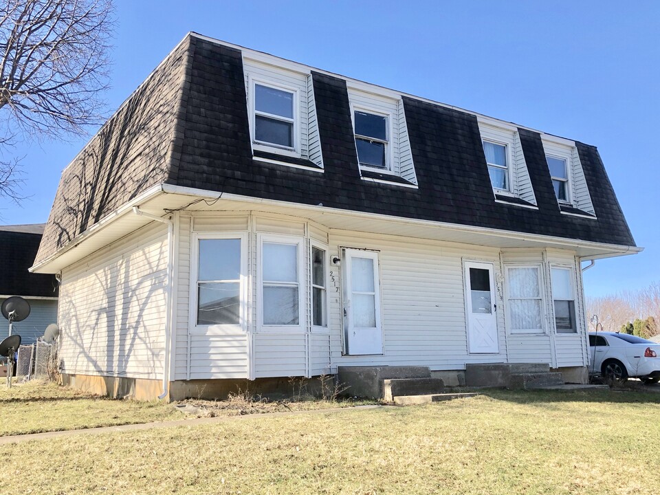 2517 W 55th St in Davenport, IA - Building Photo