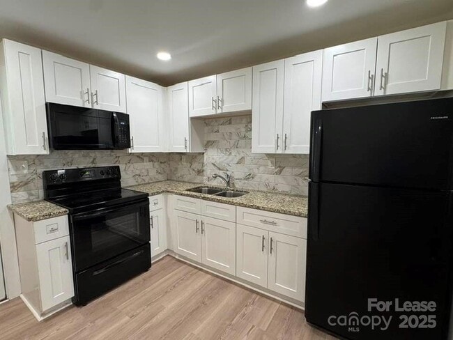 19612 Oak St, Unit 2 in Cornelius, NC - Building Photo - Building Photo