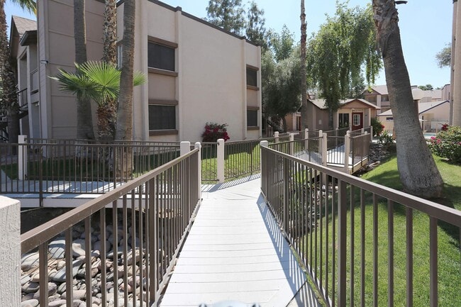 Brook Creek in Glendale, AZ - Foto de edificio - Building Photo