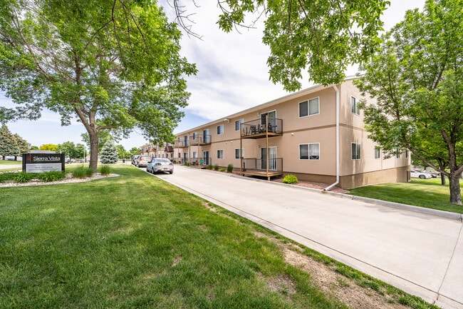 Sierra Vista Apartments in Sioux Falls, SD - Building Photo - Building Photo