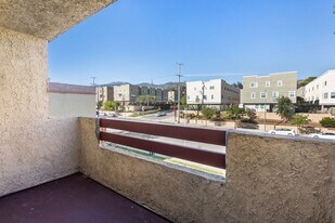 13266 Foothill Blvd in Los Angeles, CA - Building Photo