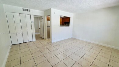 241 SE 9th Ave in Pompano Beach, FL - Building Photo - Building Photo