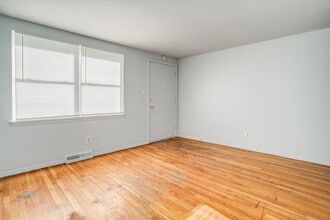 4504-4506 N Jackson Ave in Kansas City, MO - Building Photo - Building Photo