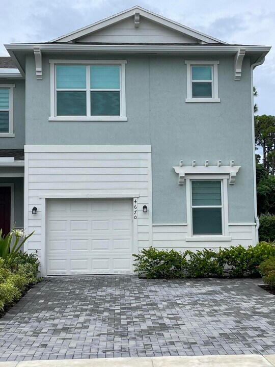 4670 Meyerson Pl in Greenacres, FL - Building Photo
