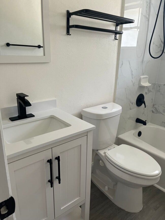 721-723 Burdick Ave in Tice, FL - Building Photo - Building Photo