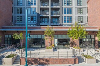 4310-4515 Hubbard st in Emeryville, CA - Building Photo - Building Photo