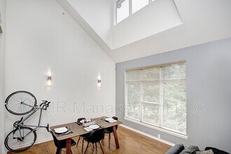 2125 Southend Dr in Charlotte, NC - Building Photo - Building Photo