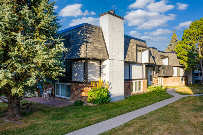 1743 24A St SW in Calgary, AB - Building Photo - Primary Photo