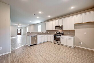 31738 Wellington Pass in Fulshear, TX - Building Photo - Building Photo