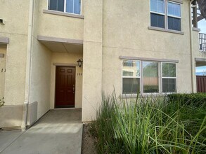 15639 Vista Way in Lake Elsinore, CA - Building Photo - Building Photo