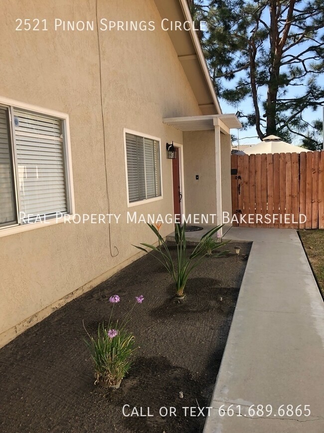 2521 Pinon Springs Cir in Bakersfield, CA - Building Photo - Building Photo