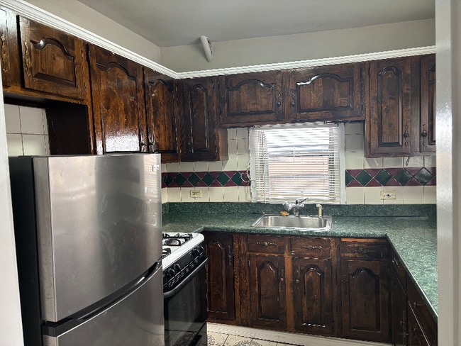 607 Oakton St in Evanston, IL - Foto de edificio - Building Photo