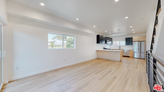 2331 Hauser Blvd in Los Angeles, CA - Building Photo - Building Photo