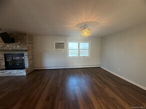 630 Ingraham Ln in New Hyde Park, NY - Building Photo - Building Photo