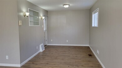 227 Meadowcrest Dr in Ferguson, MO - Building Photo - Building Photo