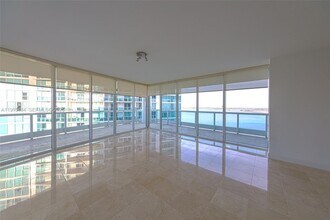 2127 Brickell Ave in Miami, FL - Building Photo - Building Photo