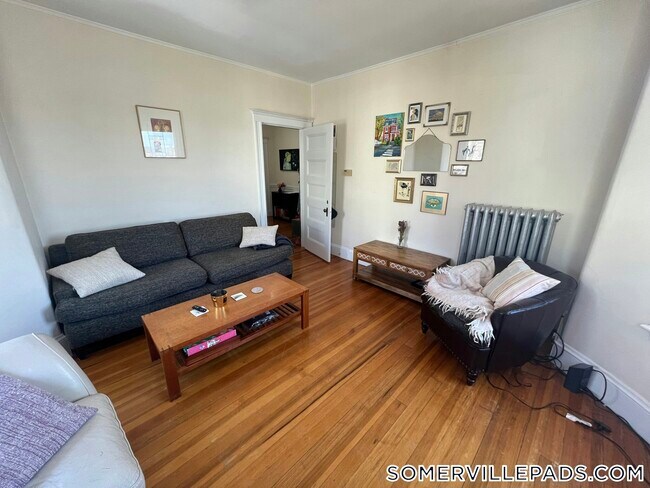 51 Ibbetson St, Unit 3 in Somerville, MA - Building Photo - Building Photo