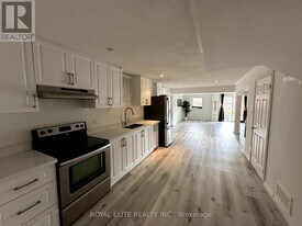 196 Colesbrook Rd in Richmond Hill, ON - Building Photo