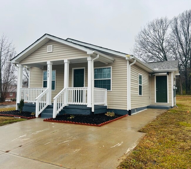 property at 1405 Leonard Ave