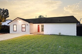 12115 Wood Forest Dr in Houston, TX - Building Photo - Building Photo