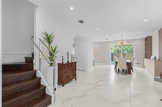10373 NW 68th Ter in Doral, FL - Building Photo - Building Photo
