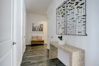 1211 Caroline St in Houston, TX - Foto de edificio - Building Photo