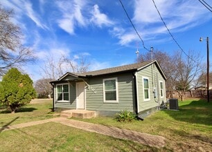 306 Pullen St in McGregor, TX - Building Photo - Building Photo