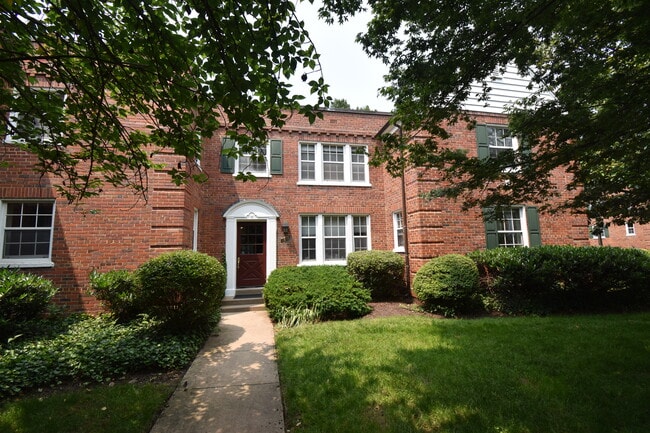 property at 1816 Queens Ln
