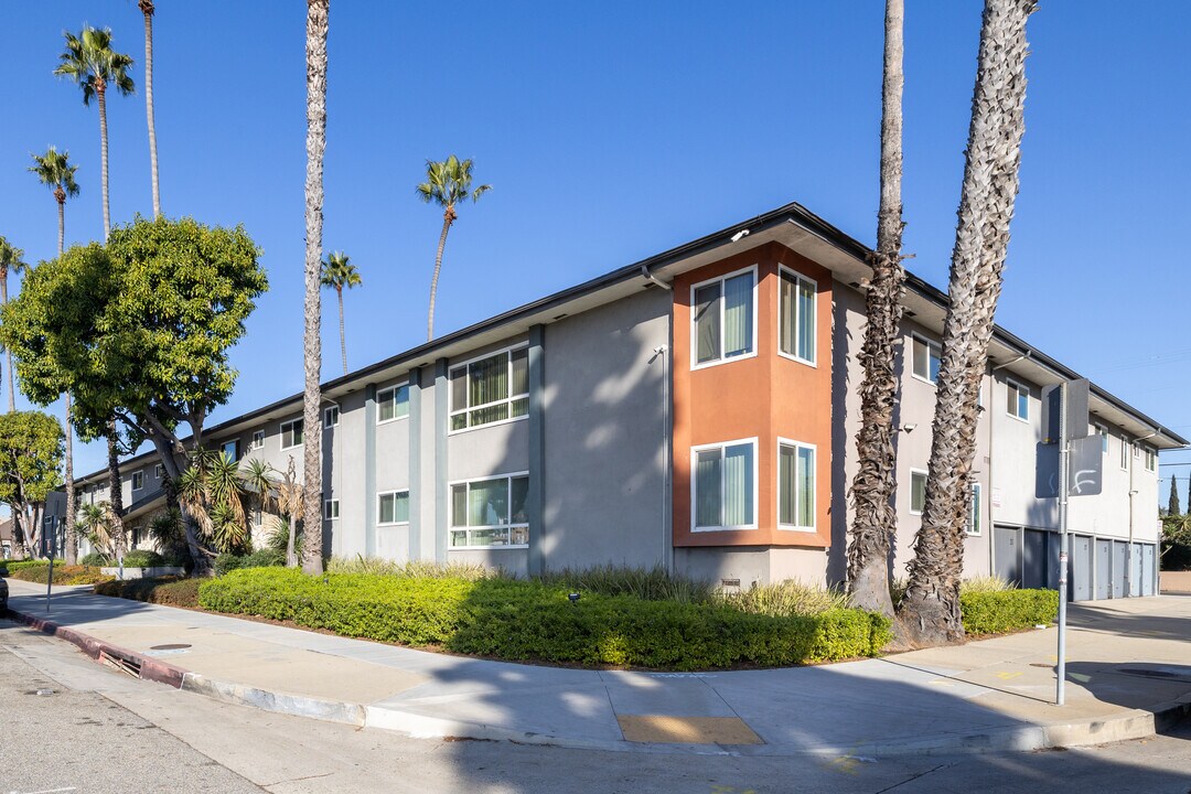 Crenshaw Manor in Inglewood, CA - Foto de edificio