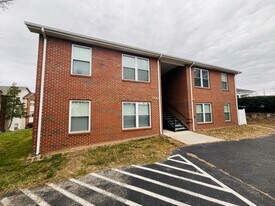 800 Orchard St in Blacksburg, VA - Building Photo