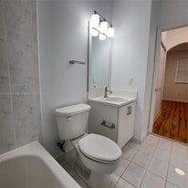 642 SW 106th Ave in Pembroke Pines, FL - Building Photo