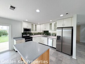 5510 Los Robles Dr in Carlsbad, CA - Building Photo - Building Photo