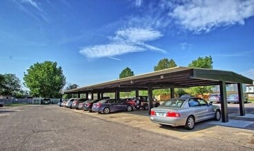 Laredo House Apartments in Aurora, CO - Building Photo - Building Photo