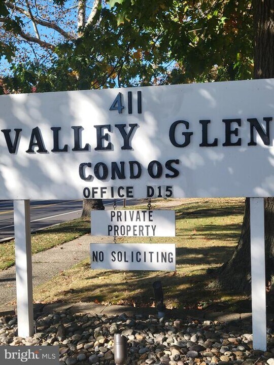 411 N Stiles Ave in Maple Shade, NJ - Building Photo