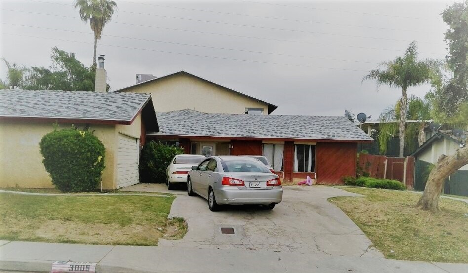 3005 La Costa St in Bakersfield, CA - Building Photo