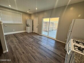 3263 Cole Ave in Simi Valley, CA - Building Photo - Building Photo