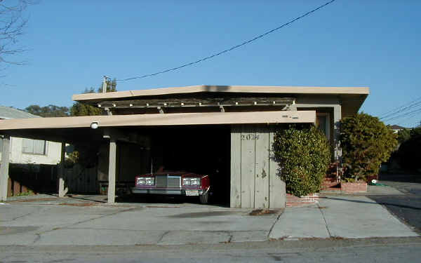 2024 Altamont Rd in San Leandro, CA - Foto de edificio - Building Photo