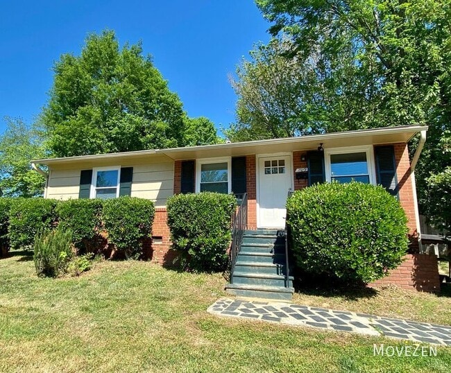 1109 N King Charles Rd in Raleigh, NC - Building Photo - Building Photo