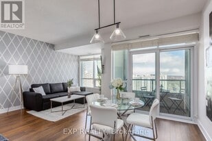 120 Homewood Ave in Toronto, ON - Building Photo