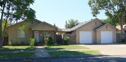 410 E Elm St in Lodi, CA - Foto de edificio - Building Photo