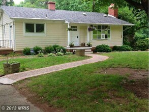 731 Miller Ave in Great Falls, VA - Building Photo - Building Photo