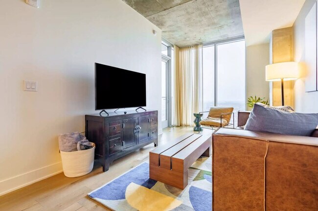 48 East Ave in Austin, TX - Foto de edificio - Building Photo