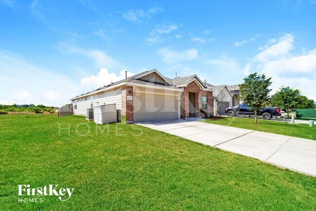 1960 Heather Glen Dr in New Braunfels, TX - Building Photo - Building Photo