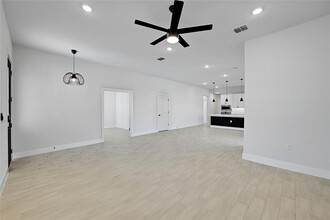 8706 Bestride Bend in Austin, TX - Building Photo - Building Photo