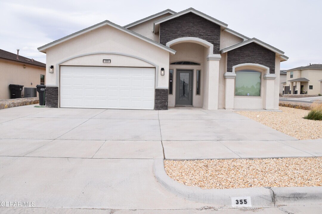 355 Sol Ct in Vinton, TX - Building Photo