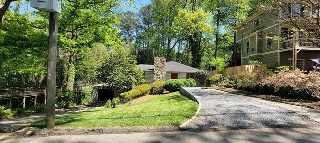 2323 Adams Dr NW in Atlanta, GA - Building Photo - Building Photo