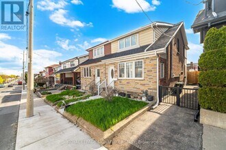 2000 Dufferin St in Toronto, ON - Building Photo - Building Photo