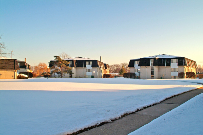 Cherry Hill Square in Inkster, MI - Building Photo - Building Photo